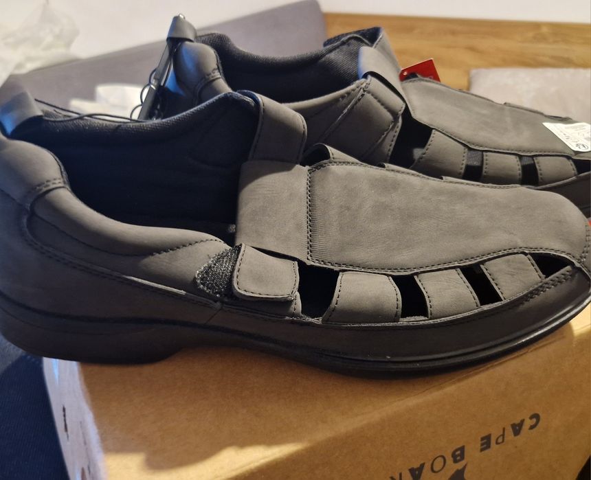 Sandálias novas e estrear n 45
N45
Pele e camurça
Pvp 29eur
Para desoc