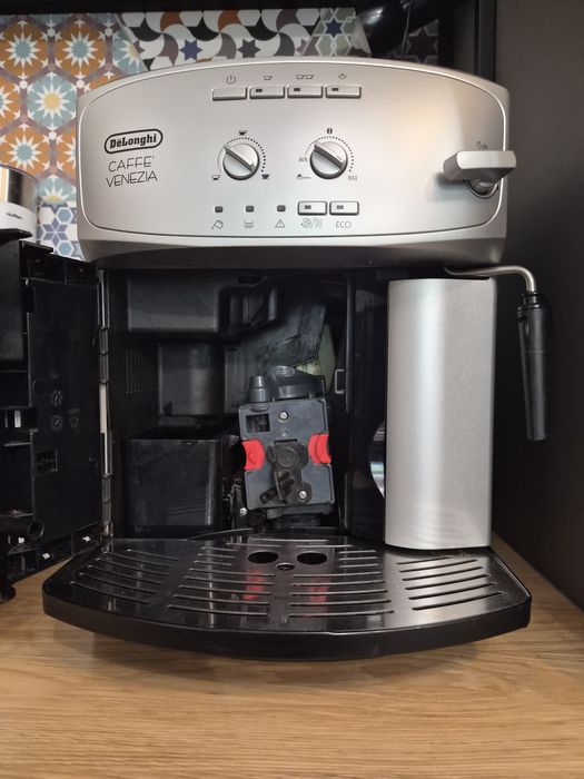 Ekspres DELONGHI Caffe Venezia ESAM 2200 - sprawny - sprawny
