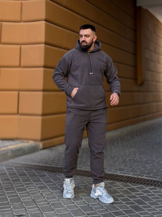 Чоловічий теплий костюм.