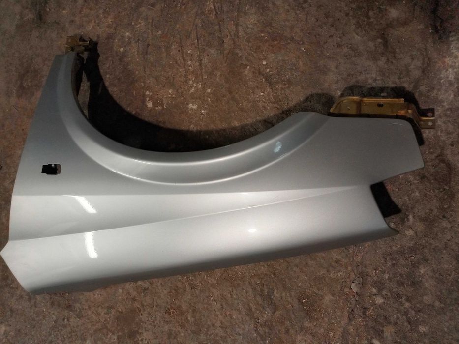 Błotnik Nissan Primera