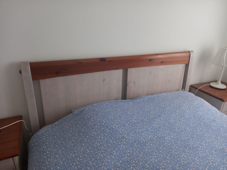 Oportunidade. Cama casal com Estrado. Estilo nórdico.