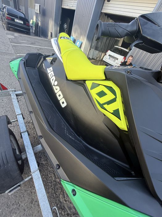 Продам гідроцикл Brp Spark 2 up Trixx