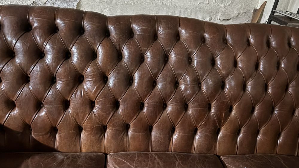 Sofa de 3 lugares pele genuina capitone