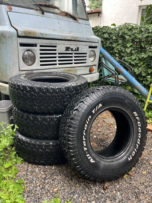 Sprzedam opony mojego taty 4 sztuki 31x10,5x15  r15