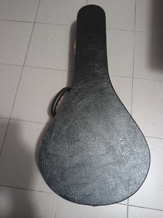 Estojo de guitarra portuguesa de fado.