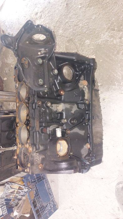 блок двигуна T4 2.4D AAB поршня шатуни