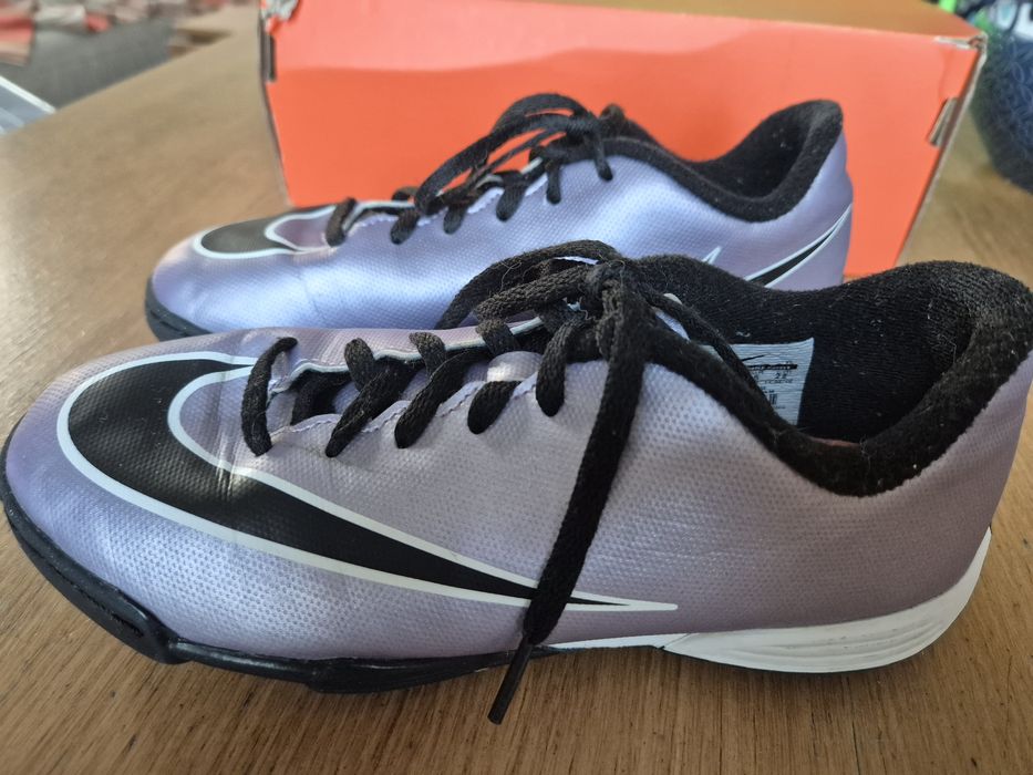 Nike Mercurial r. 35 dlugośc 22 cm turfy