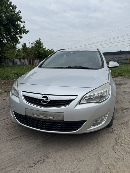 Opel Astra 1.7 rok 2011