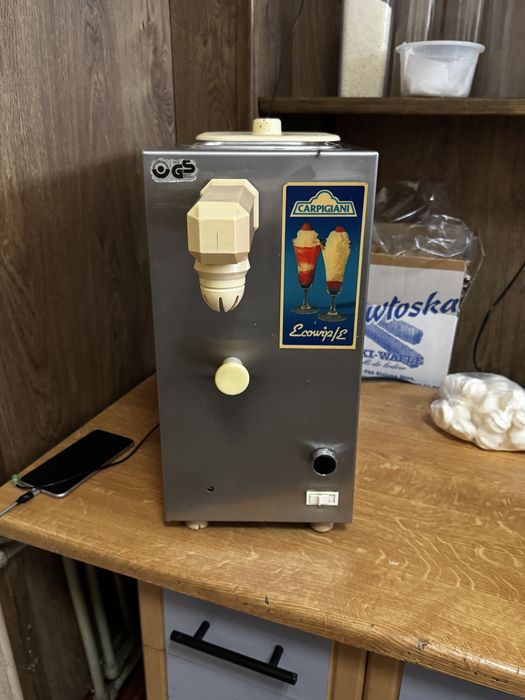 Automat do bitej śmietany CARPIGIANI