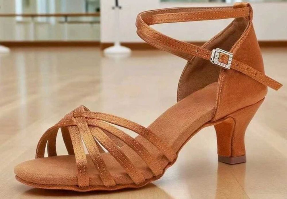 Buty do tańca latynoamerykańskiego dla kobiet profesjonalne buty tańca.