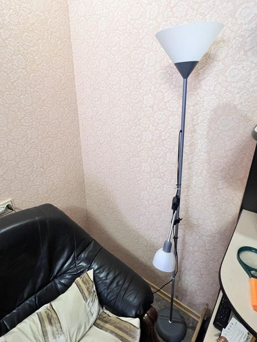 продам підлоговий торшер