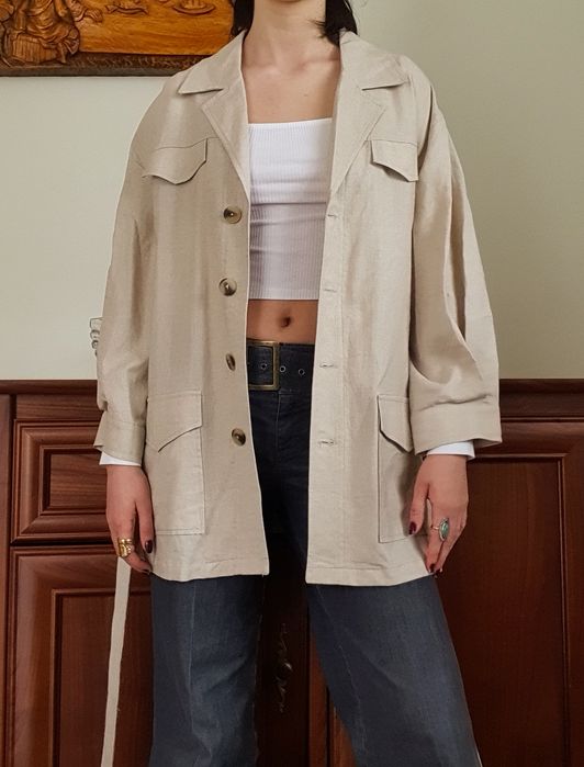 Beżowa lekka kurtka płaszcz