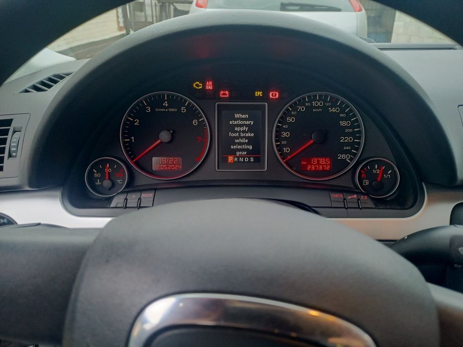 Audi a4b7  2.0 бензин