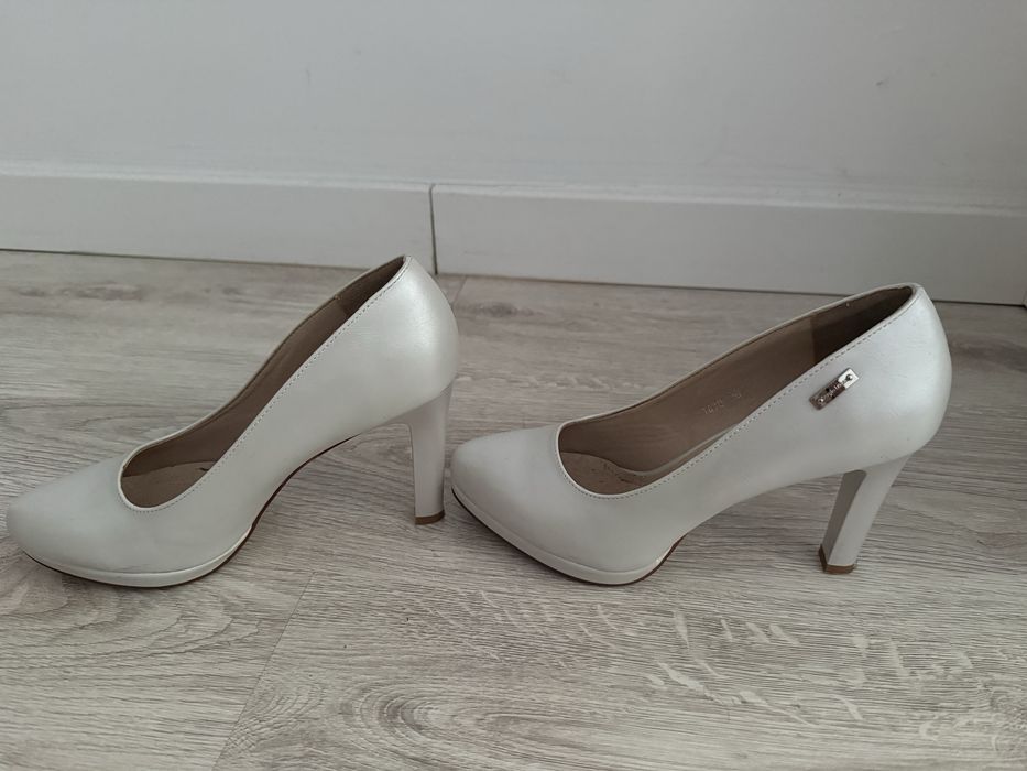 Buty na obcasie 38