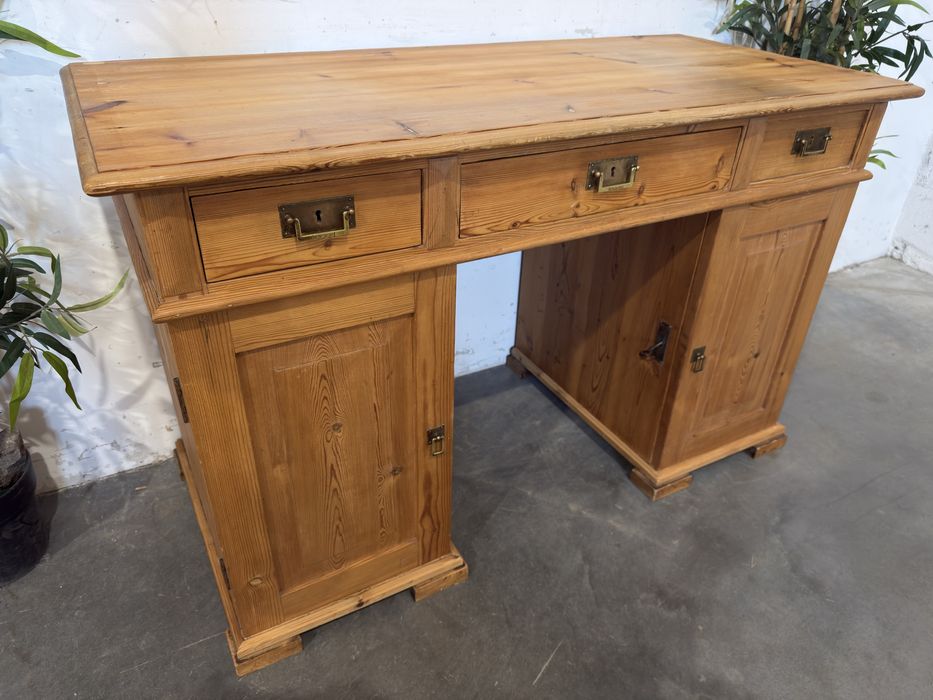 Ładne antyczne biurko sosnowe szuflady lita drewno dowóz wysyłka
