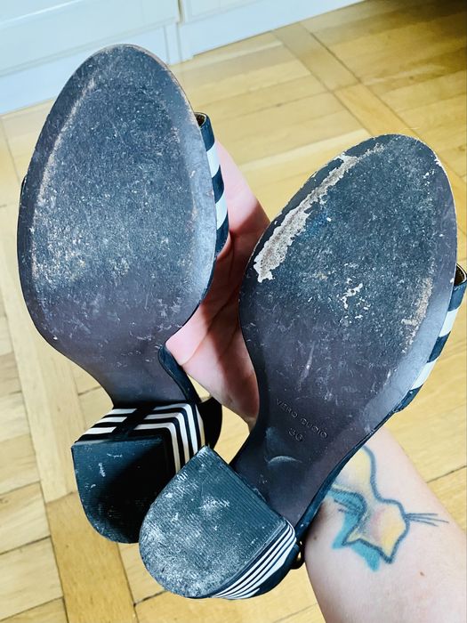 Sandały na słupku 37