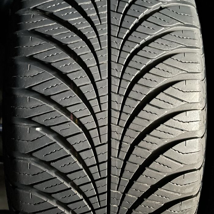 Шини 235/60/18 - 2шт Goodyear Vector4Seasons Gen-2