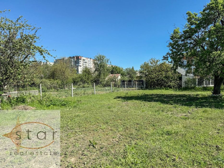 Продаж земельної ділянки. 10 соток приват. Центр міста. Комунікації.