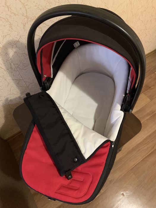 Продам коляску ChiccoActive3