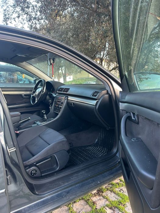 Audi A4  cinzento 1.6 a gasolina