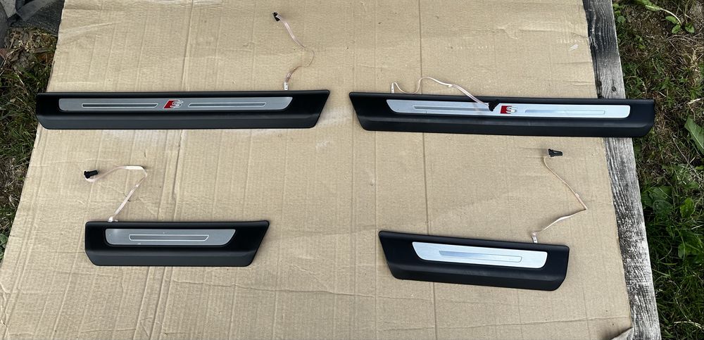 Накладки на пороги Audi Q8 , 4m8947405