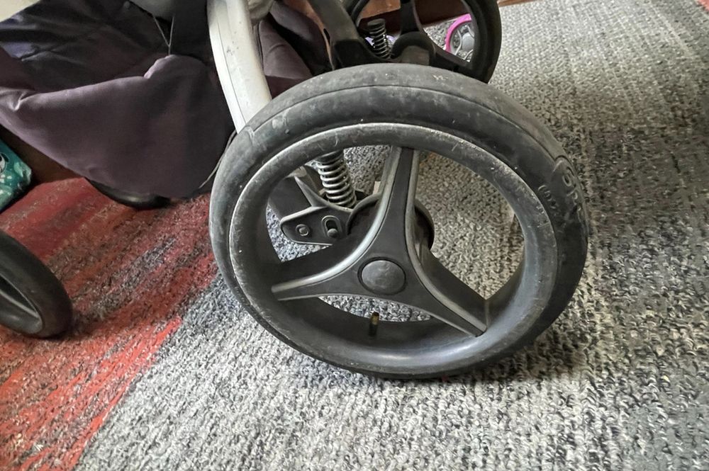 Срочно продам коляску 2в1