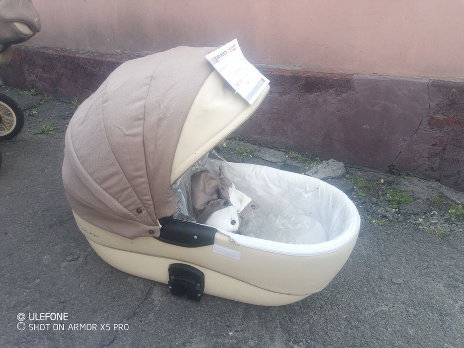 Універсальна коляска б/у в гарному стані