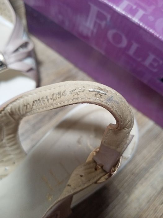 Продам босоніжки