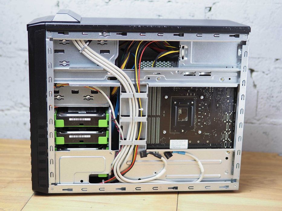 serwer NAS homelab Synology Xpenology na 10 dysków HDD i SSD