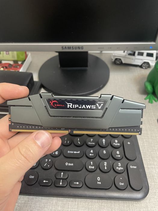 Оперативна пам’ять G.SKILL Ripjaws V DDR4 3200 MHz