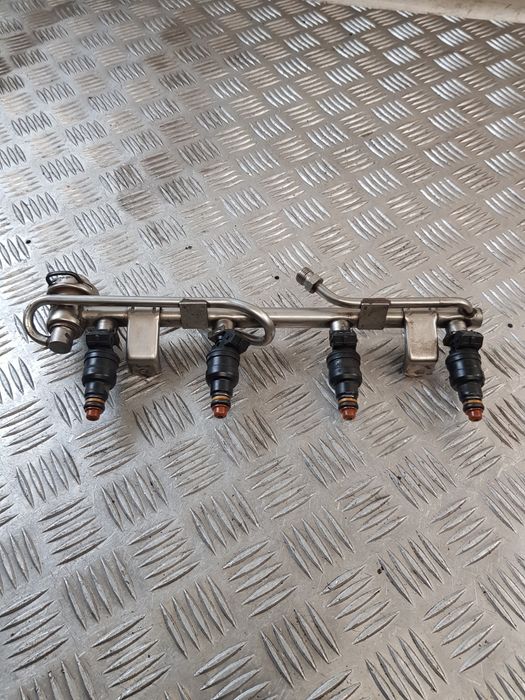 Listwa Wtryskowa 058133681 + Wtryski Audi A4 B5 1.8B 96R-