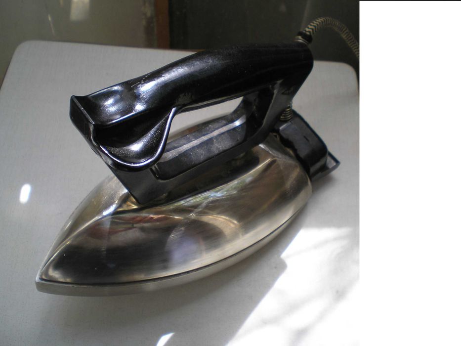 электрический утюг времён ссср