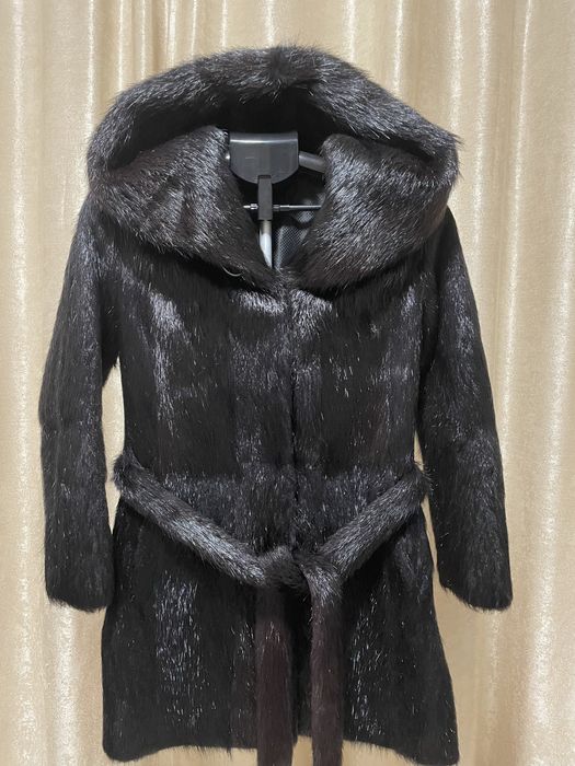 Продам шубу с натуральной нутрии, черная.