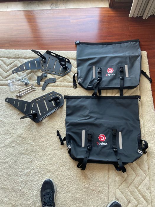 Acessórios Motoguzi Crashbars novos,Vidro mais alto Givi novo,sacos laterais e kit de montagem