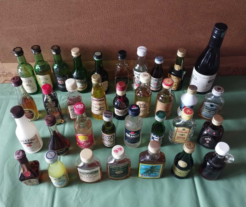 Antiguidades e colecionismo lote de 34 unidades