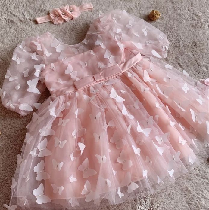 Сукня в метелики