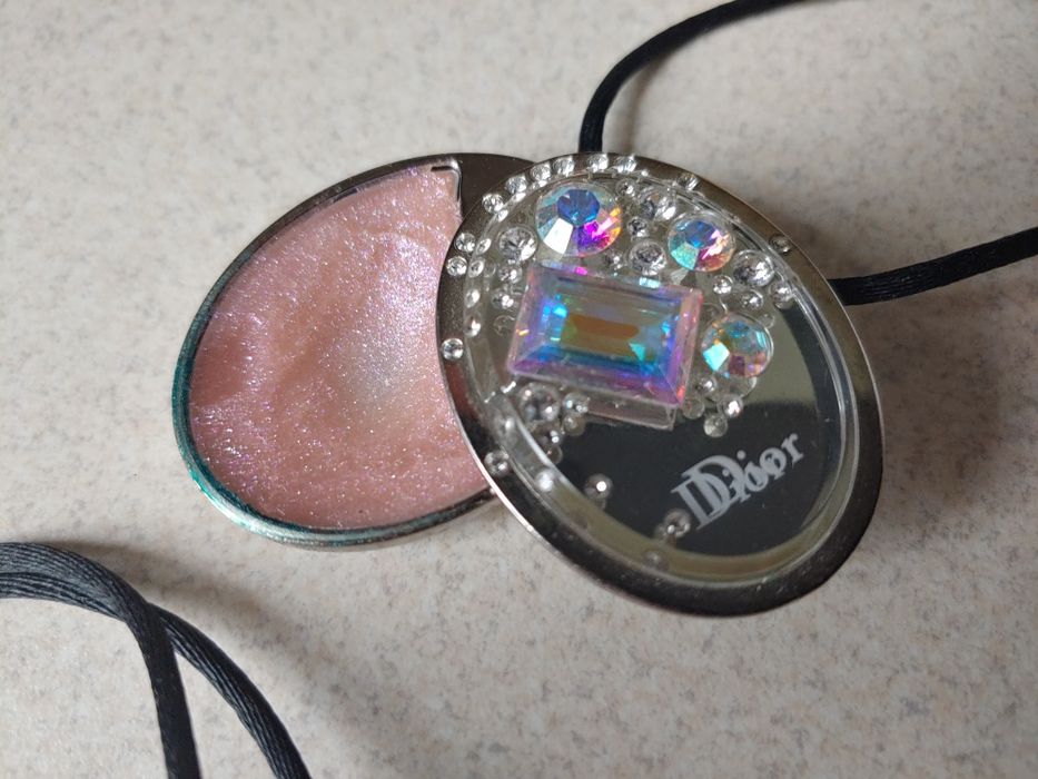 Продам кулон оригинальный Dior