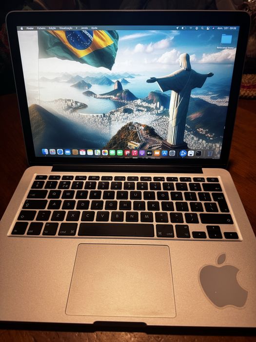 MacBook pro 2014444092331296696321
