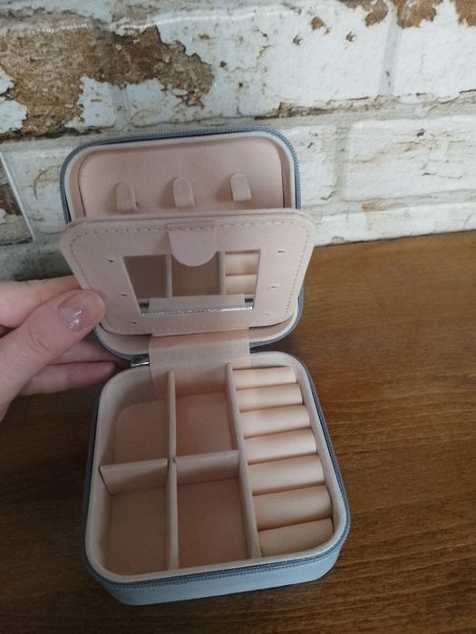 Pudełko na biżuterię, szkatułka na biżuterię