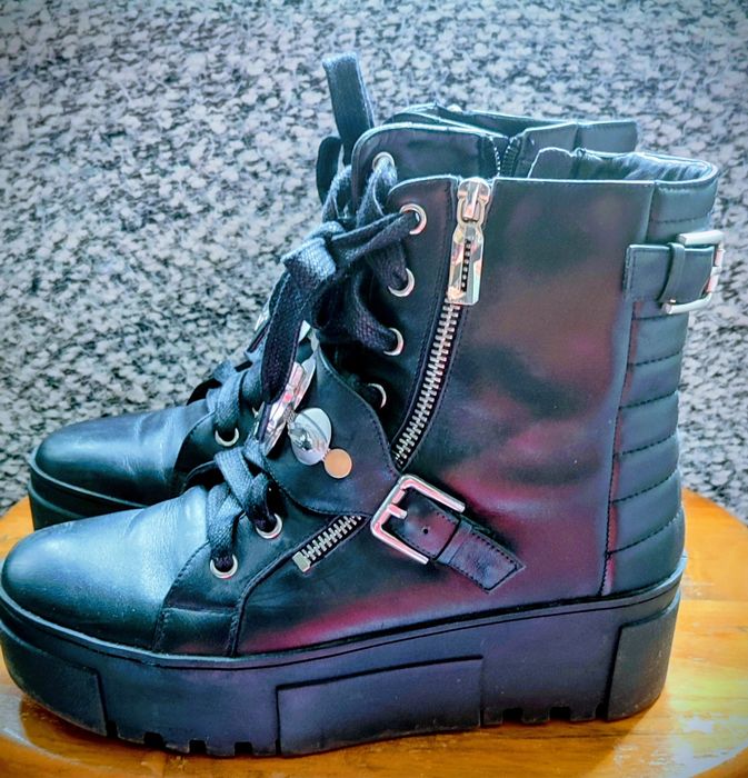 Botki damskie skórzane.