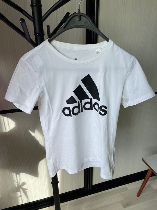 Футболка біла жіноча Adidas розмір  XS