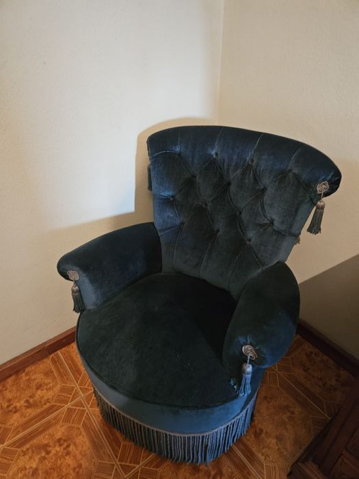 Senhorinha e duas cadeiras