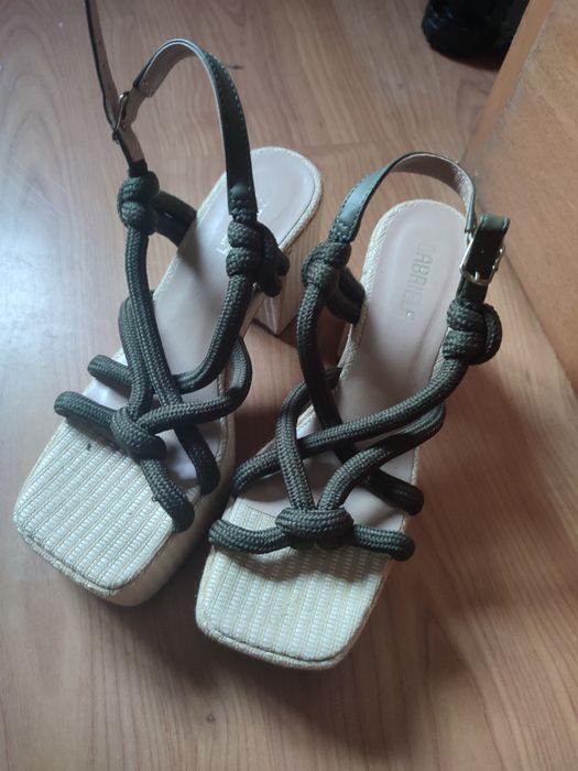 Sandálias de mulher  tamanho 36 brasil e 38 em Portugal