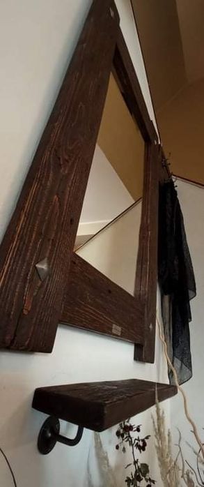 Lustro w stylu rustykalnym.