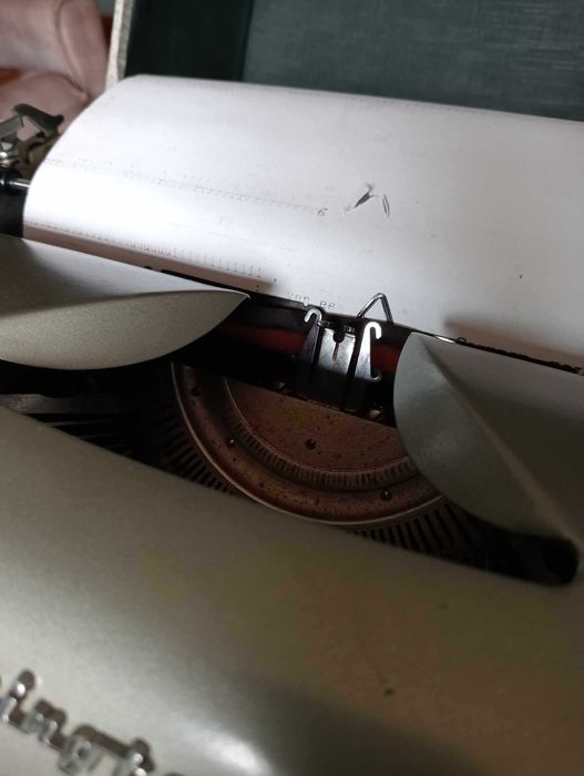 MQE_001 | Máquina de Escrever | Remington Quiet-Riter | Antiguidade