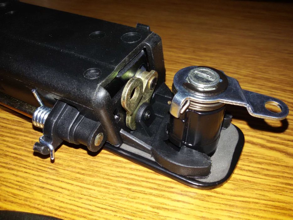 Ручка дверная передняя Audi 80 В3, B4, 100 С4/ A6 C4 - с ключами