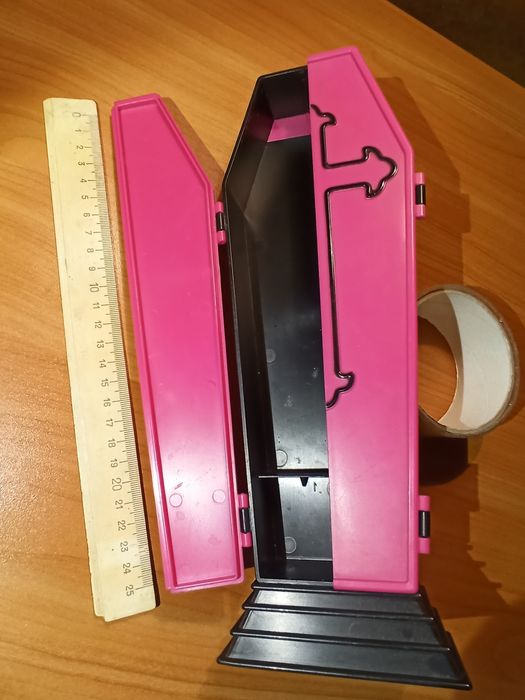 Меблі monster high. Ліжко, ванночка, шафка, туалетний столик, кінь