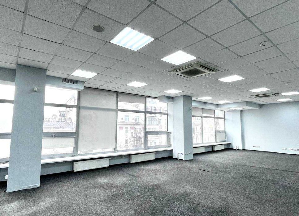 Офіс 181м2 з фасадом і паркінгом біля метро Площа Українських Героїв