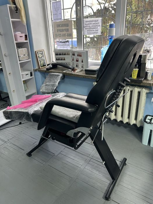 Продам кушетку для тату або масажу в гарному стані