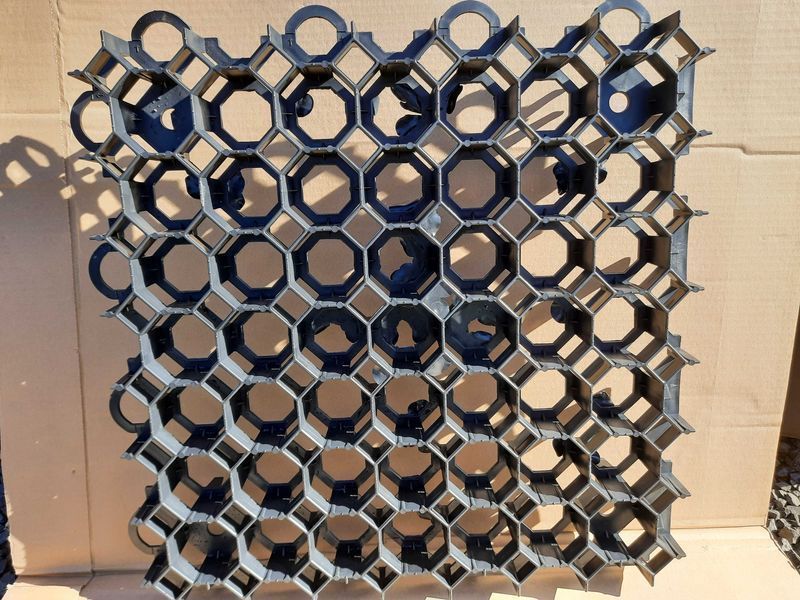 Kratka  Parkingowa 50x50x4 czarna 2 gatunek
